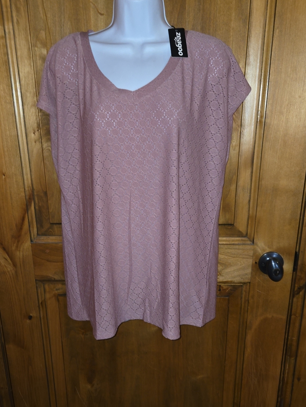 zeagoo Dusty Rose Eyelet V-Neck Short Sleeve Top